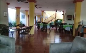 Hotel Brandts Los Robles De San Juan 마나과 Exterior photo