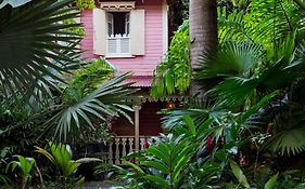 Pink Plantation House 호텔 캐스트리스 Exterior photo