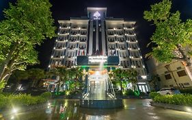 캄퐁 톰 로얄 호텔 Kâmpóng Thum Exterior photo