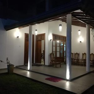 Anuradhapura Peacock Garden Holiday Bungalow 호텔 Exterior photo