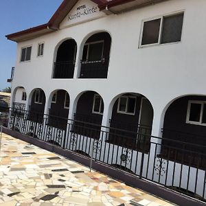 Kunta Kinte Hotel 아크라 Exterior photo