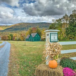 Luxe Green Barn Near Skiing With Mt Equinox Views! 맨체스터 센터 Exterior photo