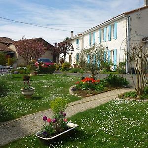 Beaulieu-sur-Sonnette Les Hirondelles Du Paradis 6 Rue Des Oiseaux B&B Exterior photo