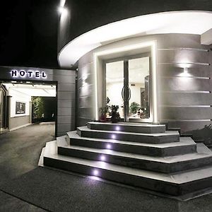 Hotel Trionfal 쿠알리아노 Exterior photo