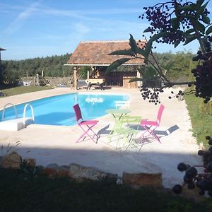 모스튀에줄 Chambre D'Hotes Spacieuse Avec Piscine Et Grande Salle De Bain B&B Exterior photo