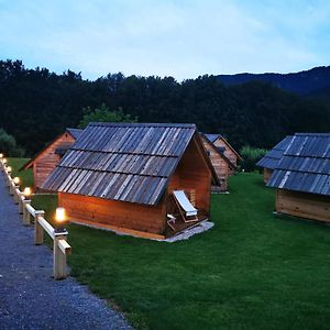 Small Wooden Houses And Apartments Zgornja Dobrava 라도블리차 Exterior photo