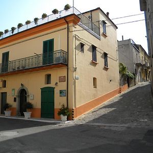 Aliano La Casa Dellamericano - Casa D'Epoca Anni '30 B&B Exterior photo