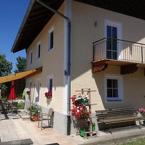 Petting Haus Ella - Ferienhaus Auf Dem Land Vor Den Toren Salzburgs 빌라 Exterior photo