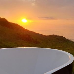 와이우쿠 Seaview Retreat -Amazing Ocean Views And Outdoor Bath 빌라 Exterior photo