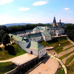 키엘체 Karczowka Klasztor B&B Exterior photo