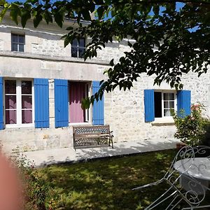 Saint-Martial-de-Vitaterne Les Volets Bleus 빌라 Exterior photo