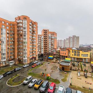 Comfortnaya Dwuhcomnatnaya Quartira Vozle Metro Akademgorodok 키예프 Exterior photo