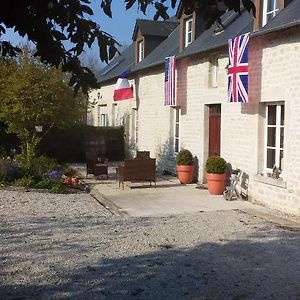 Neuville-au-Plain Chambre De Rose - Le Refuge Des Parachutistes - En Bordure Du Marais B&B Exterior photo