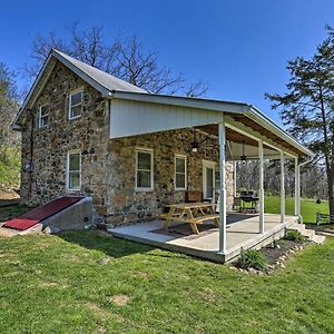Idyllic Hellertown Cottage With Patio And Fire Pit! 베들레헴 Exterior photo