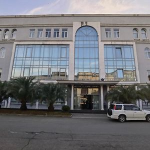 Hotel Aleksandria 수쿰 Exterior photo