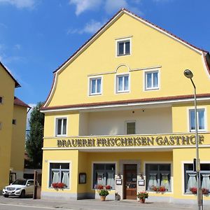 Brauerei Und Gasthof Frischeisen 호텔 켈하임 Exterior photo