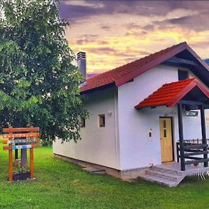 Kosta'S Romantic House 플라브 Exterior photo