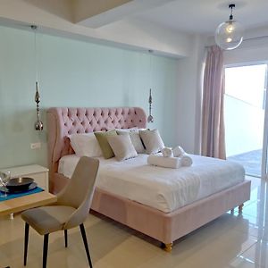 Epipleon Luxury Suites -106- Δωμάτιο 40Τμ Με Βεράντα 45Τμ Μπροστά Στην Θάλασσα 나프팍토스 Exterior photo