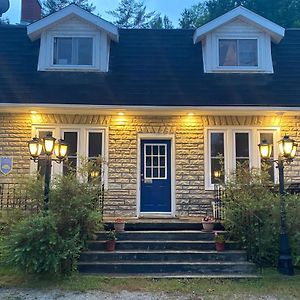 Auberge De Mon Petit Chum B&B 웨이크필드 Exterior photo