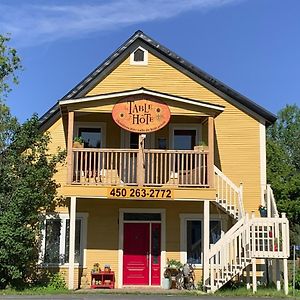 Auberge La Table D'Hote 호텔 West Brome Exterior photo