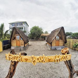 Camiling Beach Front Hut - Faith Bay Huts 1 B&B Exterior photo