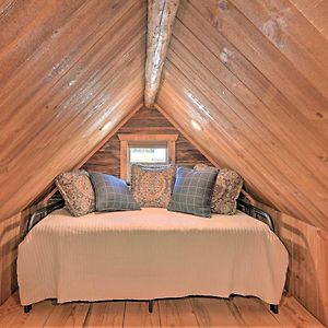 Montana Retreat Original Hamilton Log Cabin! 빌라 Exterior photo