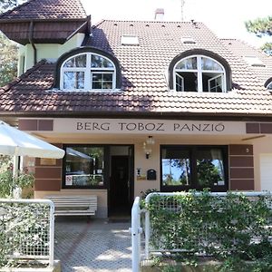 Berg Toboz Panzio 호텔 페치 Exterior photo