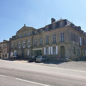 Le Chateau 호텔 Châteauponsac Exterior photo