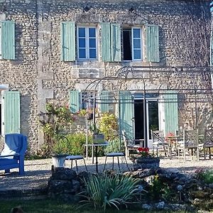 Gardes-le-Pontaroux Le Marquisat 16320 B&B Exterior photo