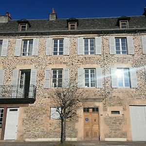 에스탱 Gite Les Pieds Dans L'Olt - Ultreia B&B Exterior photo