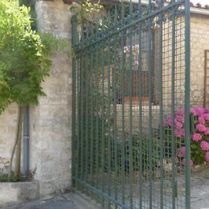 Gite Du Logis De La Roche - Niort - Chauray 아파트 Exterior photo