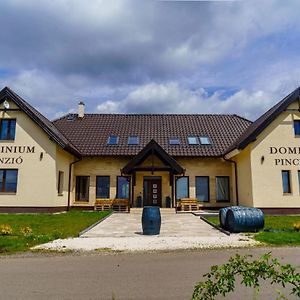 Gyöngyös Dominium Pinceszet Es Panzio B&B Exterior photo