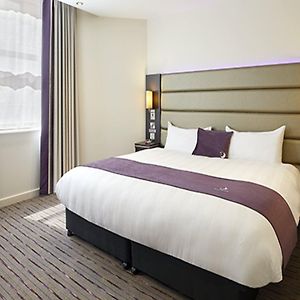 Premier Inn 애들스톤 Exterior photo