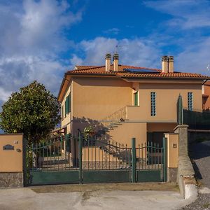 Nugola Petali Di Toscana B&B Exterior photo