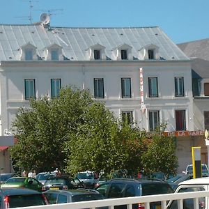 Hotel De La Gare 몽뤼꽁 Exterior photo
