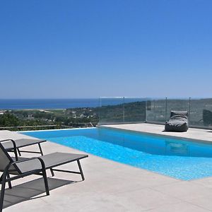Modern Villa With Infinity Pool Close To The Sea 테브로노이티스 Exterior photo