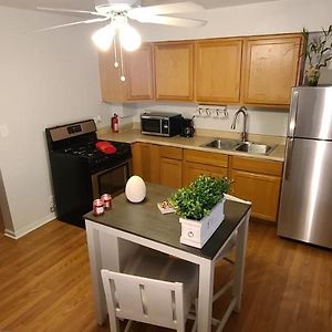 Cozy 1 Bedroom, 1 Min From Irving Park Blue Line, Free Parking 시카고 Exterior photo