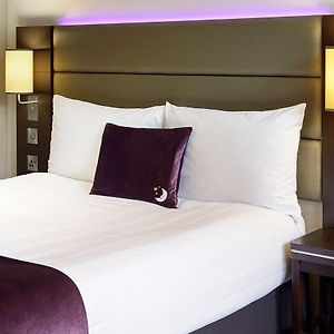 Premier Inn 바즐던베이질던 Exterior photo