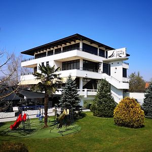 Hotel Le Pont 프리제도르 Exterior photo