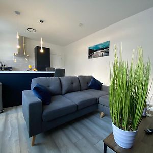 헤즐 Hu-Thirteen Apt One - Sleeps 4 아파트 Exterior photo