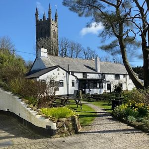 The Crown Inn Lanlivery Exterior photo