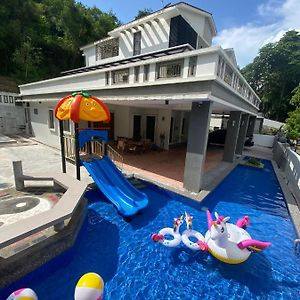Villa Near Spice Arena 3Br 15Pax With Ktv Pool Table And Kids Swimming Pool 바얀레파스 Exterior photo