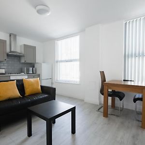 Platform Stadium Apartment With Parking 킹스턴어폰헐 Exterior photo