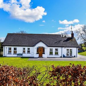 The Heights & Hollows Farmhouse, Saul, Downpatrick, Sleeps 14 빌라 Exterior photo