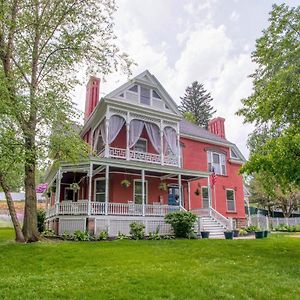 Towanda Hatch House Bed & Breakfast B&B Exterior photo