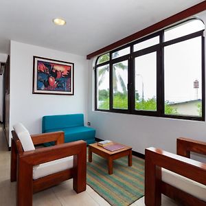 Galapagos Apartments - Bay View House 푸에르토아요라 Exterior photo