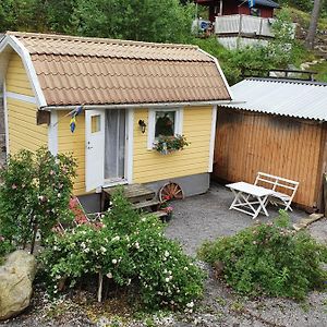 Sjonara Liten Stuga Med Sovloft, Toilet In Other Small House, No Shower Åkersberga Exterior photo