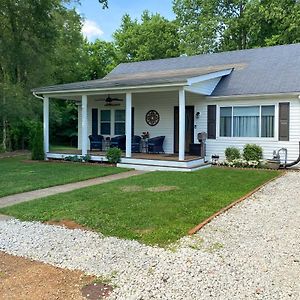 Quaint Creekside Cottage With Porch And Backyard! 렉싱턴 Exterior photo