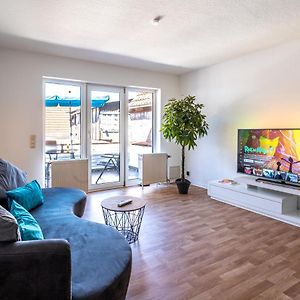 Stylische 2-Zimmer Wohnung - Balkon - Parkplatz - Smart Tv - Arbeitsplatz 프리드베르크 Exterior photo