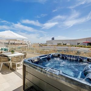 Tal-Franciz Super Luxury Penthouse With Hot Tub And Pool 아파트 Exterior photo